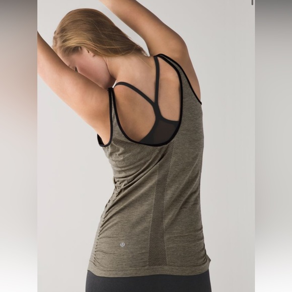 Lululemon In The Flow Tank - Picture 6 of 9